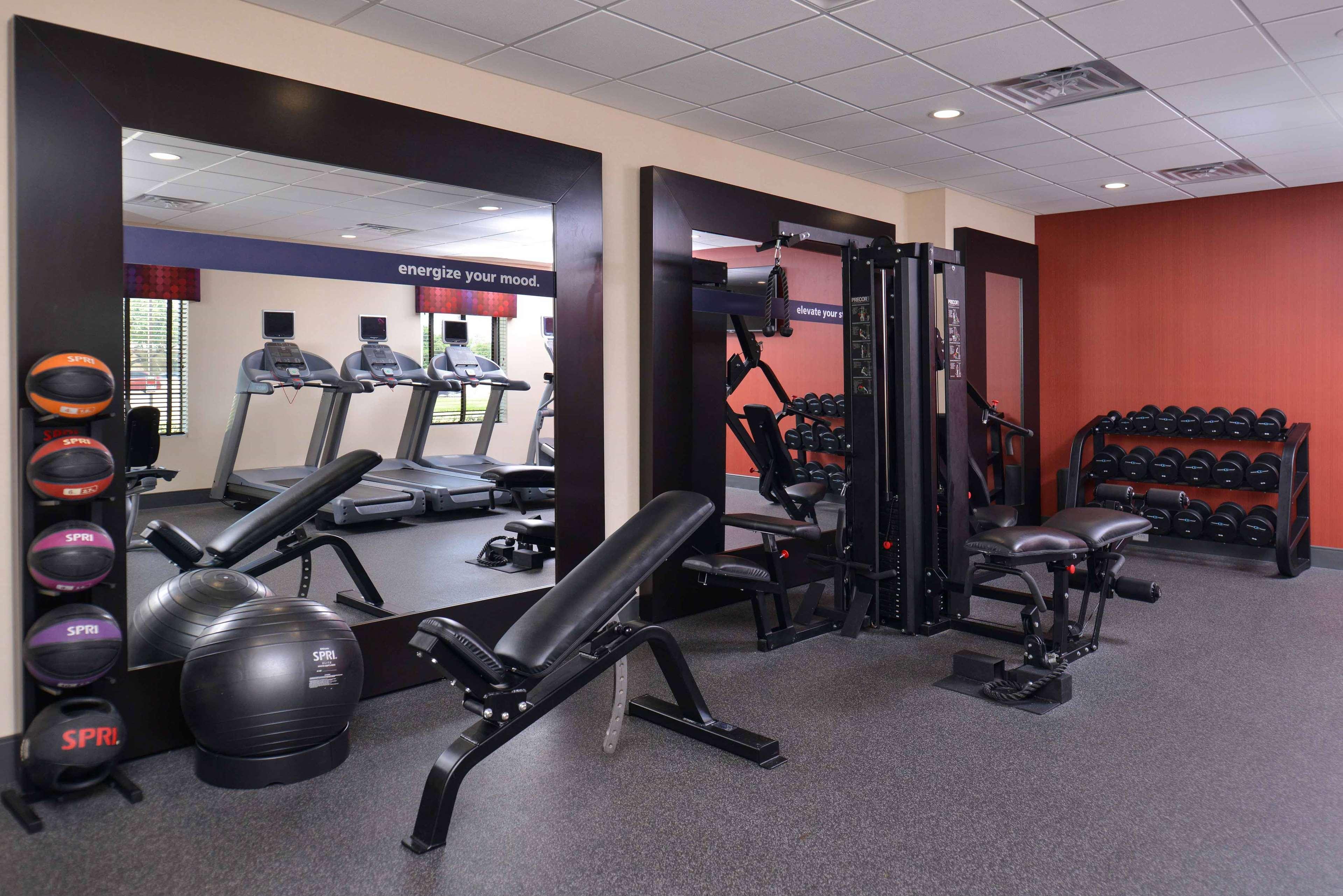 Hampton Inn & Suites Dallas Market Center מראה חיצוני תמונה