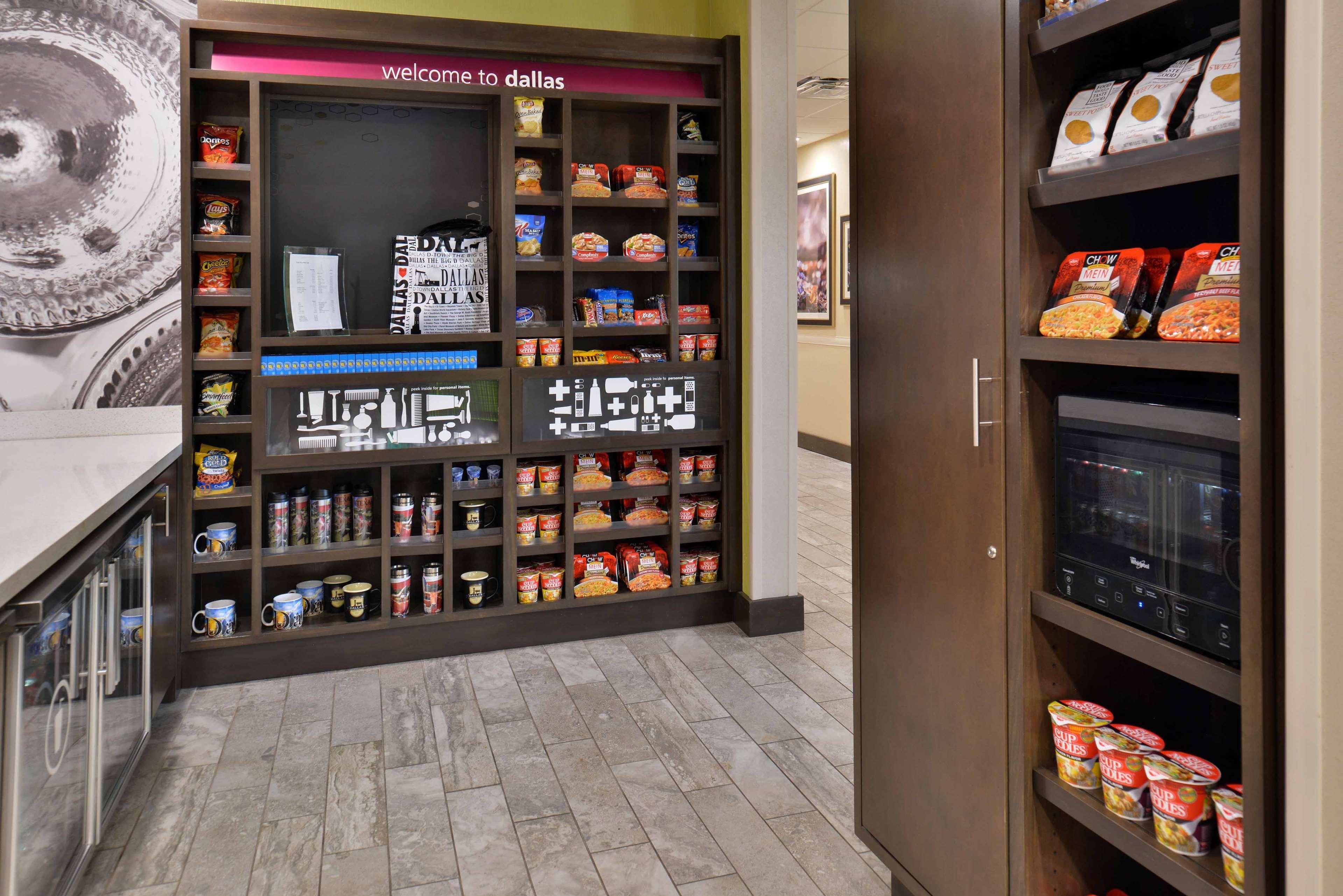 Hampton Inn & Suites Dallas Market Center מראה חיצוני תמונה